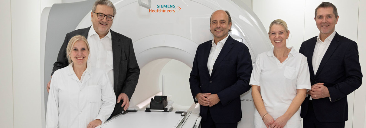 Stadtrat Hacker und Direktor Binder präsentieren neues MRT zur Planung der Bestrahlung an der Klinik Donaustadt