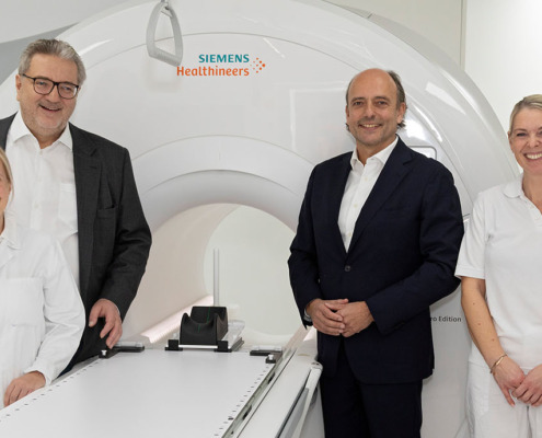 Stadtrat Hacker und Direktor Binder präsentieren neues MRT zur Planung der Bestrahlung an der Klinik Donaustadt